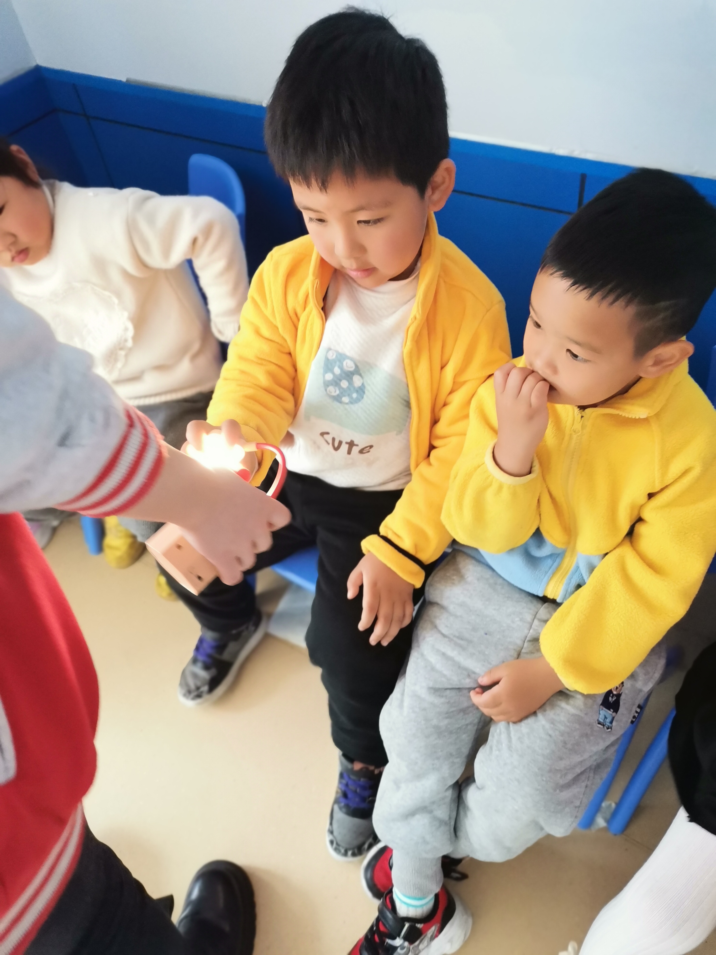 天童教育：父母如何正确与孩子沟通？(图1)