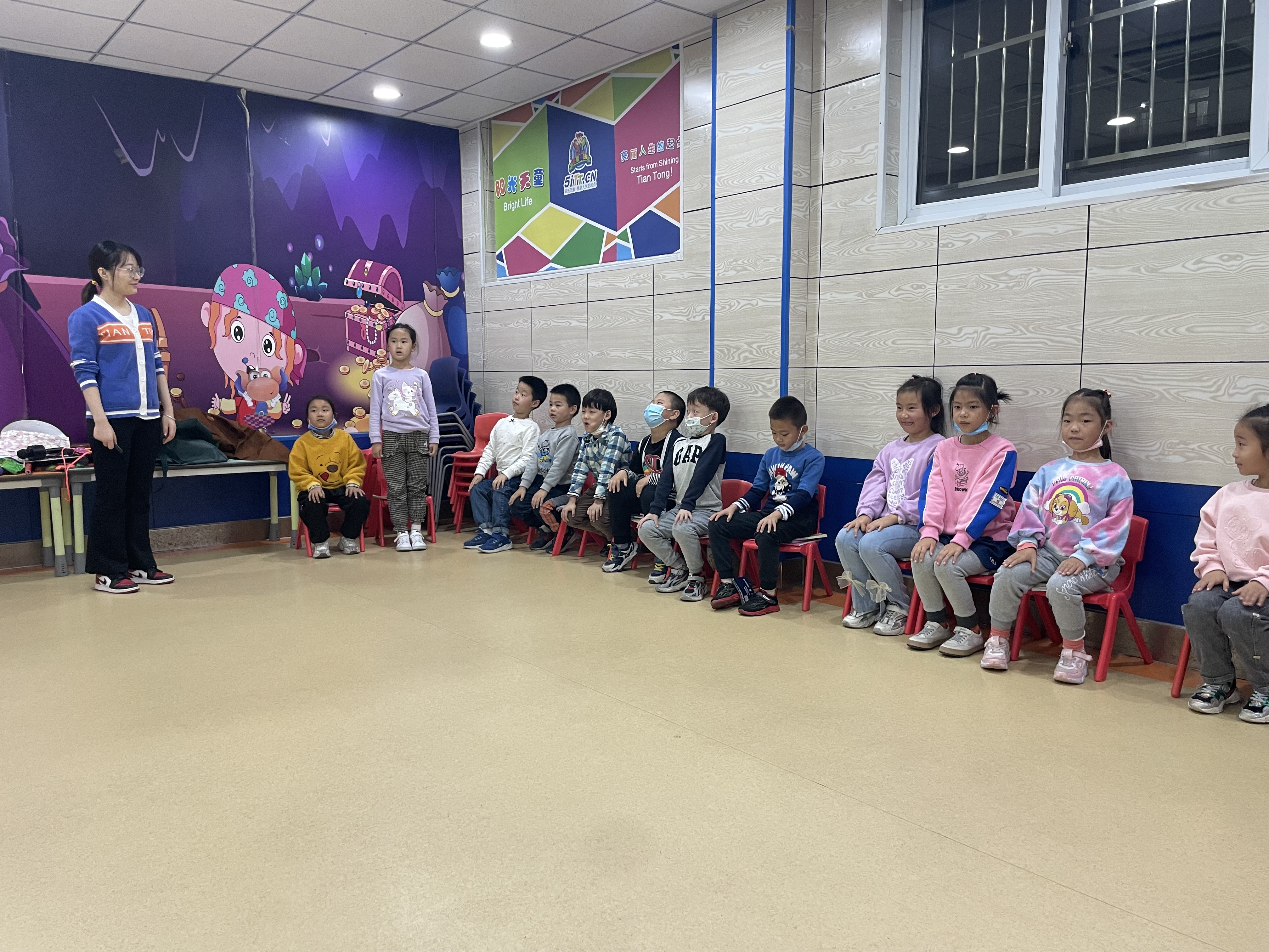 天童教育：女孩要“富”养，男孩要“穷”养？(图1)