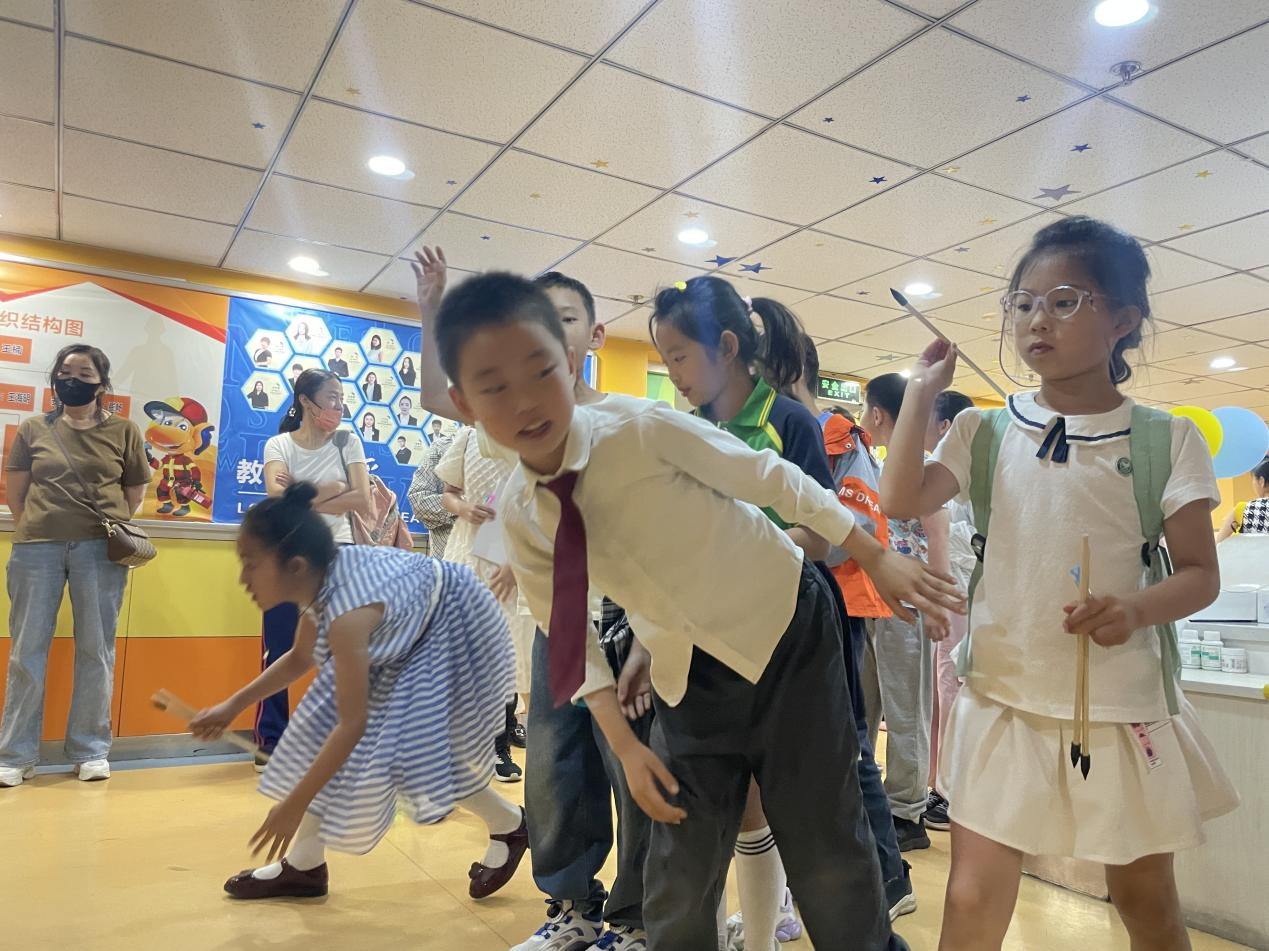 天童教育:与孩子建立深厚的友谊(图1) 天童教育:与孩子建立深厚的友谊(图1)